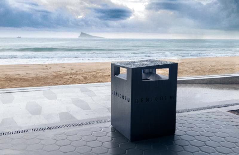 Benidorm renueva el paseo marítimo con la Papelera Eterna