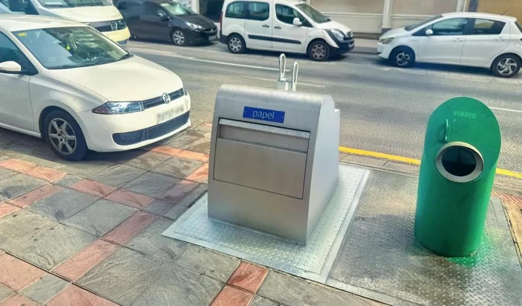 Fuengirola moderniza sus islas ecológicas con nuevos soterrados