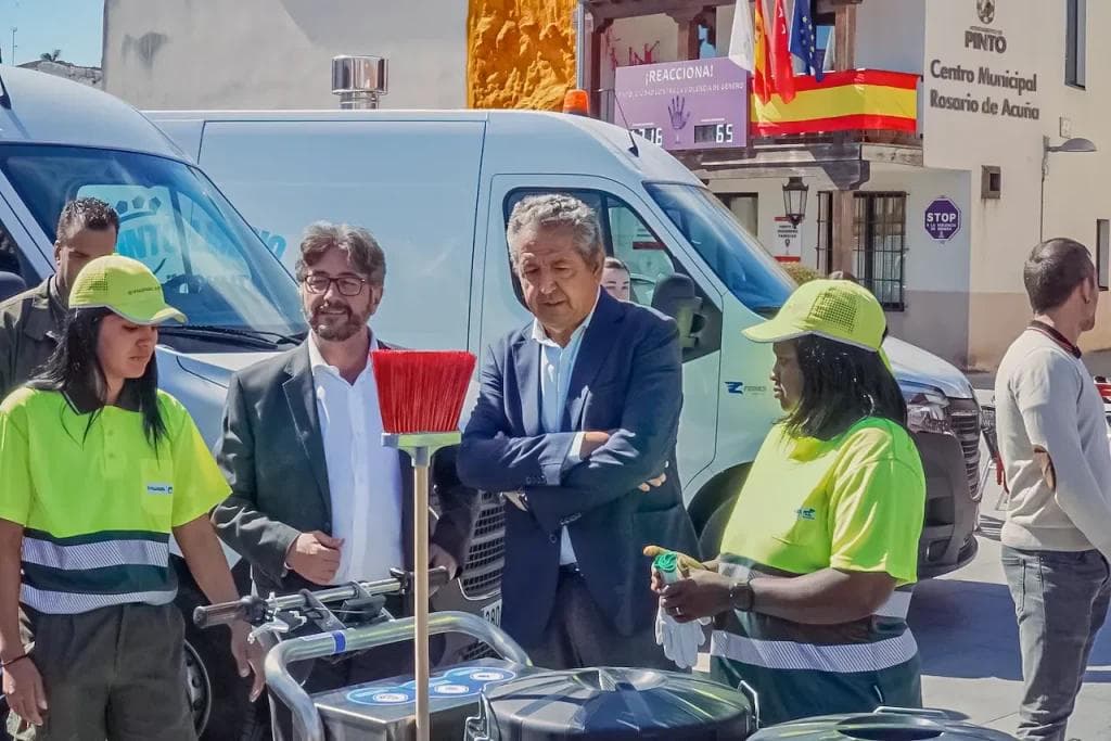 Pinto apuesta por la sostenibilidad con 20 carros barrenderos eléctricos de Fabrez.